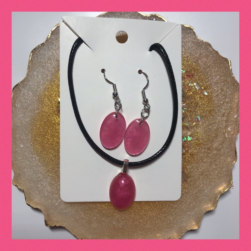 2 Set de collar con pantallas hechos en resina. Pequeño